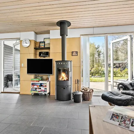 펜션 Cozy Home In Logstor With Sauna *